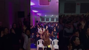 Damares louvando “O Maior Troféu” vivo em Sapiranga – Rio