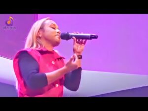 PAROU SHOW,em LÁGRIMAS BRUNA KARLA é TOMADA POR DEUS, lindo o que ACONTECE.