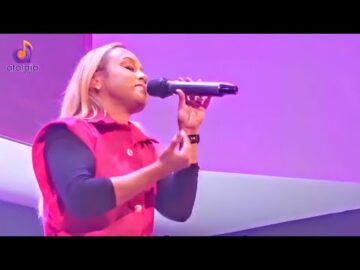 PAROU SHOW,em LÁGRIMAS BRUNA KARLA é TOMADA POR DEUS, lindo