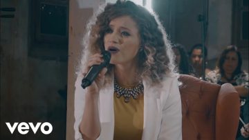 Arianne – Primeiro Amor (Quero Voltar) (Ao Vivo) ft. Priscilla