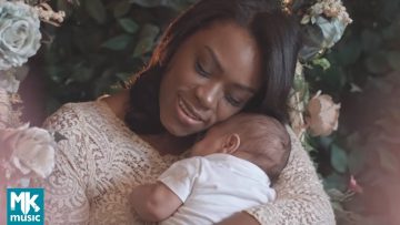 Elaine Martins – Lindo Presente (Clipe Oficial MK Music)