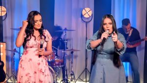 CHOREI OUVINDO 😭 ESSE LOUVOR – RECEBA A VITÓRIA • SUPORTA – Débora Silva feat Nara Hellen