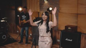 É LINDO ESSE LOUVOR OUÇA, ÉRICA LOPES – FENOMENAL CLIPE LANÇAMENTO GOSPEL