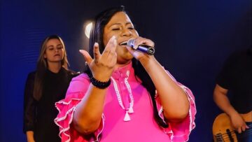 😭 CHOREI OUVINDO ESSE HINO • MARLI FERRAZ – É