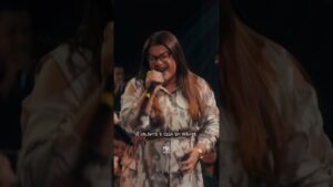 Jesus vem na hora certa! Assista o clipe “Deus Preparou Tudo”, de Sarah Farias com Midian Lima 🎶🙌