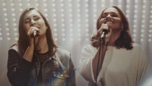 Thaiane Seghetto e Julia Vitória – Perto Eu Quero Estar