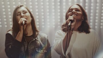 Thaiane Seghetto e Julia Vitória – Perto Eu Quero Estar