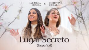 GABRIELA ROCHA + CHRISTINE D’CLARIO – LUGAR SECRETO (ESPAÑOL)