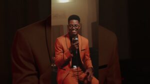 O louvor que vai fortalecer sua fé: assista “Está Nas Mãos de Deus” do cantor André Wilian