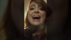 Prepare o coração para um momento de adoração inesquecível! “É Mais Que Uma Honra” estreia 15/08