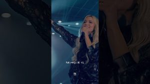 Sinta o fogo do Espírito Santo neste mover poderoso! 🔥 Assista agora “Faz Chover de Novo”