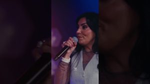 Adore com o novo clipe de Eyshila e Delino Marçal: “Descanse o Seu Coração + Deus é Deus (Ao Vivo)”
