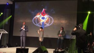 SIMPLESMENTE EMOCIONANTE – Gabriela Rocha e Donnie McClurkin cantando juntos