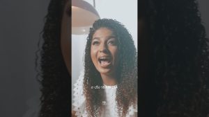 🌍 Sinais dos tempos estão aí! Assista “Ao Lado do Rei” da Letícia Vitória agora 👑