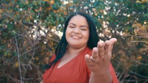 Tem Novidade Chegando | Denise Maciel [Clipe]